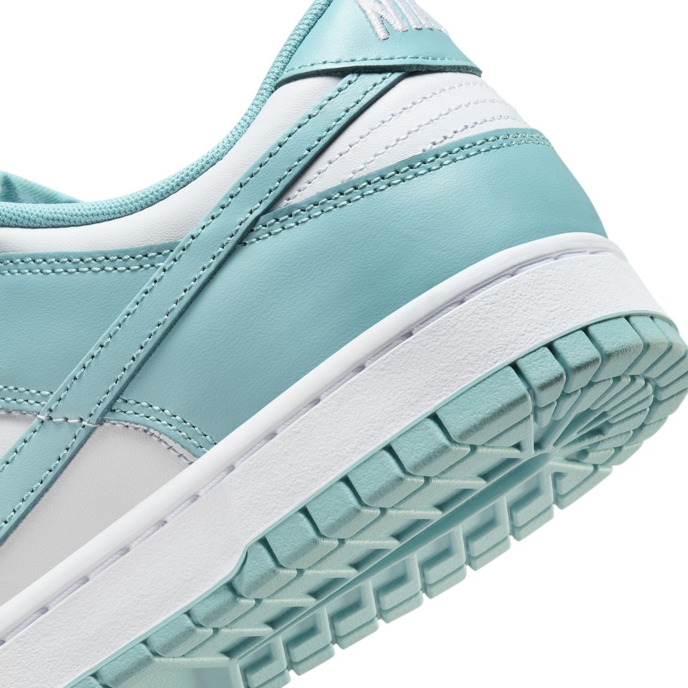 Chaussures Sportswear Nike Dunk Low Retro BTTYS Blanc/Bleu Homme | T. 37 1/2| Produit Reconditionné
