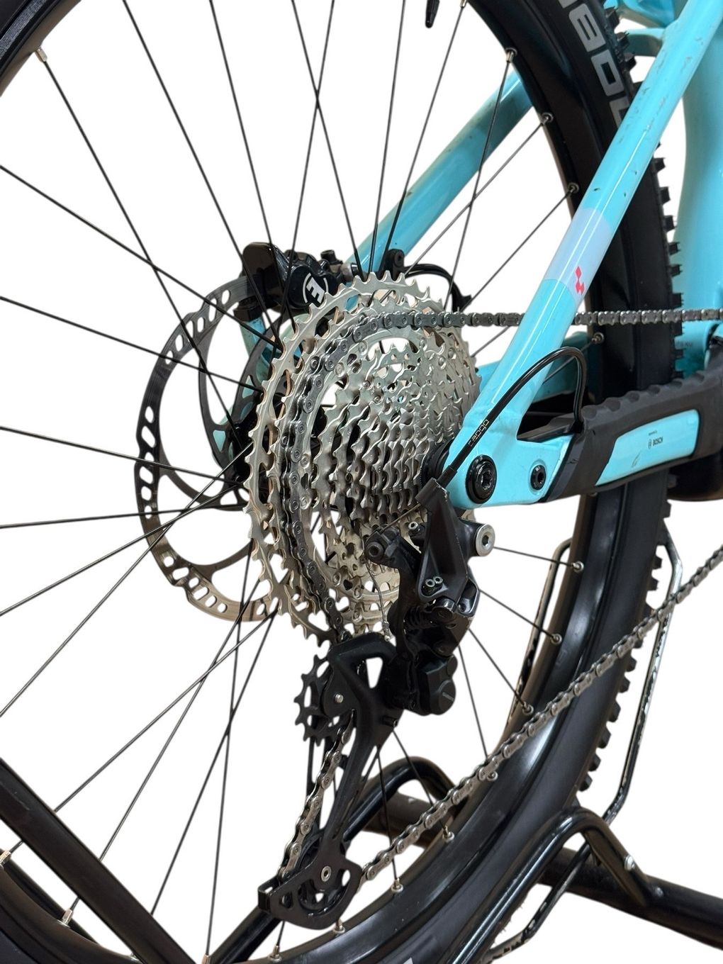 produit reconditionné . Cube Stereo Hybrid 160 HPC Race 750 Shimano Deore 2024 . VTT électrique . Cube . très bon état
