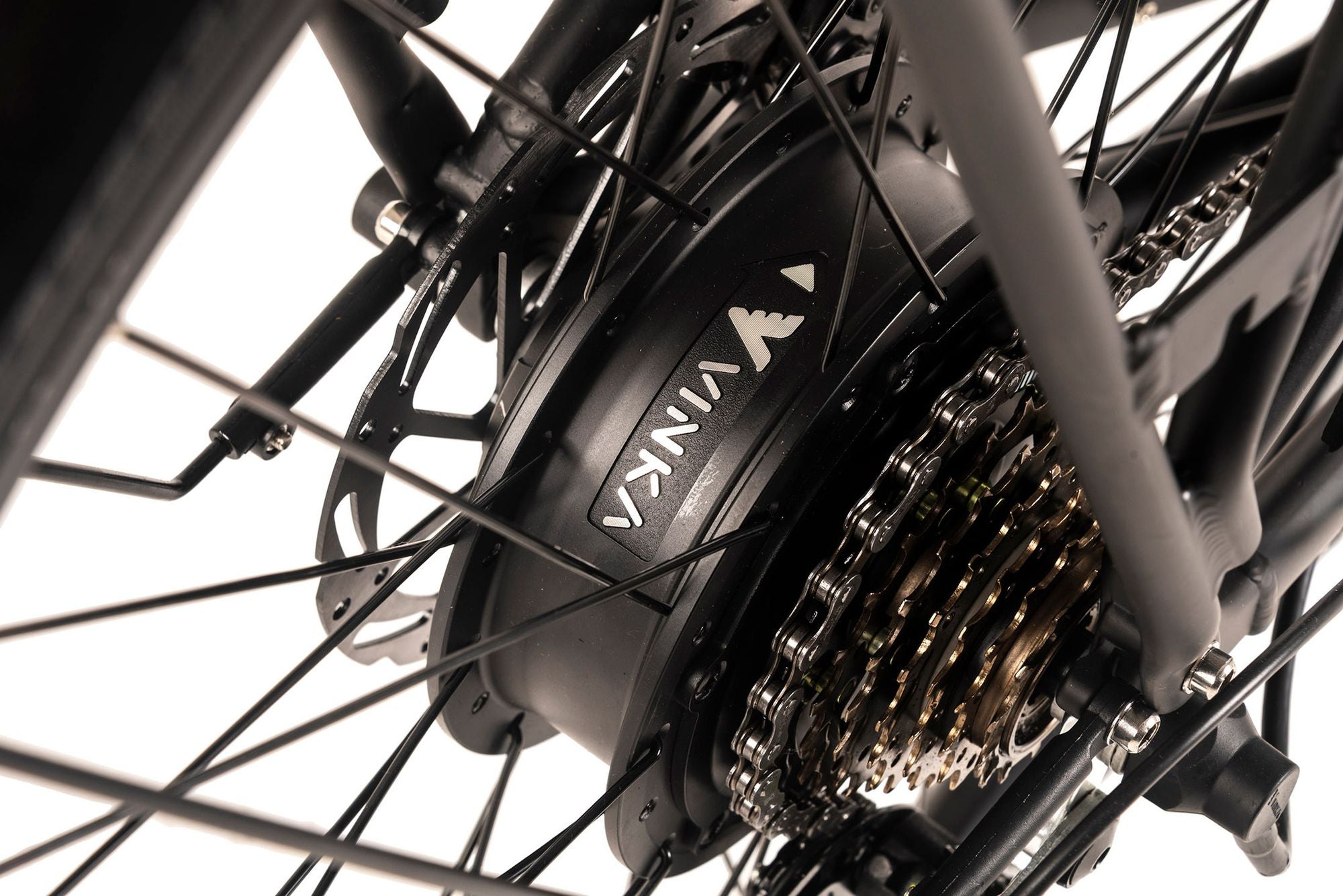 Vélo de ville électrique Adore 28 aluminium citybike Cv-180 moteur arrière 50nm / 15Ah noir mat