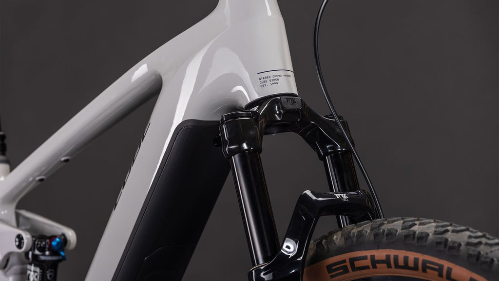VTT Électrique Tout-Suspendu Cube Stereo Hybrid One22 SLX 800 Shimano Deore/Deore XT 12V 800 Wh 29'' Gris Beige Greige 2026