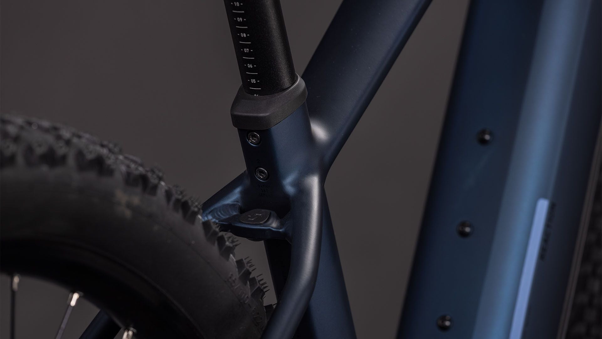 VTT Électrique Cube Reaction Hybrid Performance 600 Shimano 9V 600 Wh Bosch 75 Nm 29'' Bleu Indigo 2026