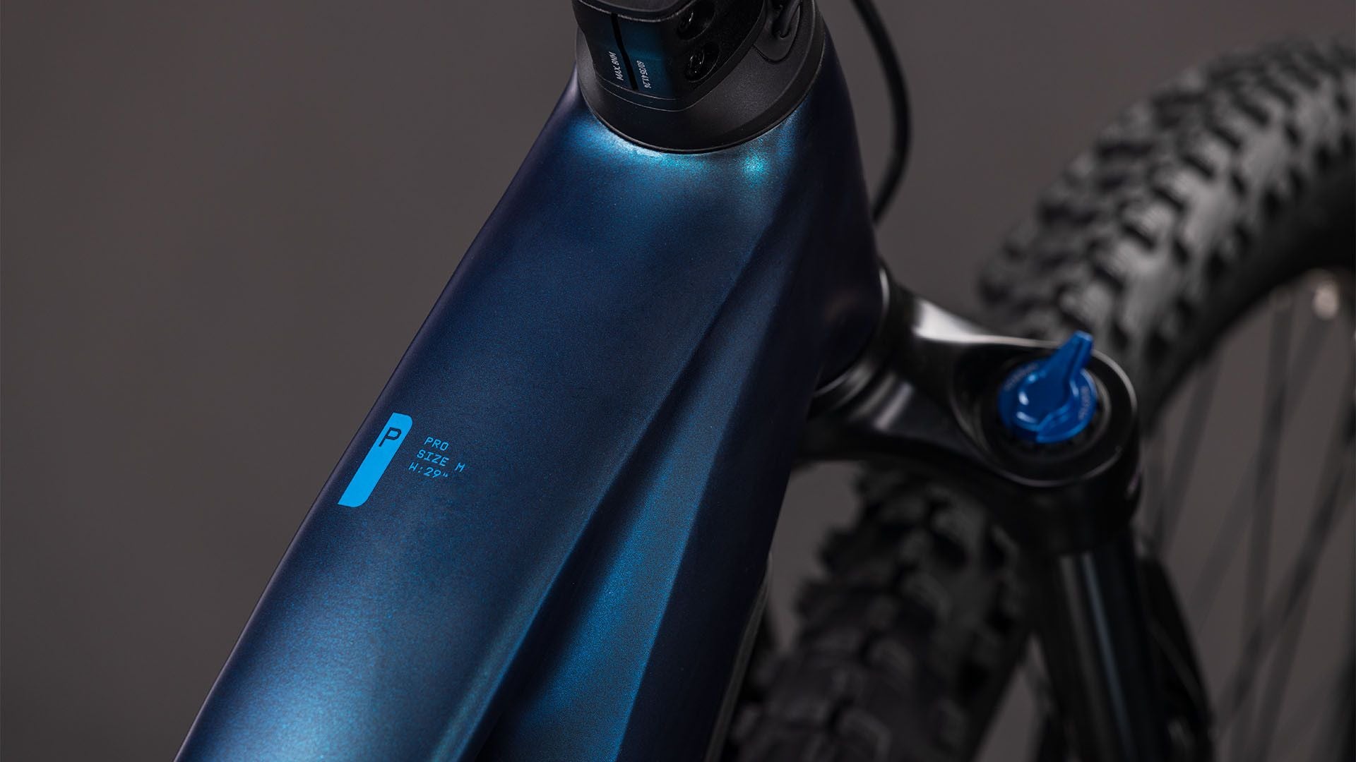 VTT Électrique Semi-Rigide Cube Reaction Hybrid Pro 800 Shimano 12V 800 Wh Bosch 120 Nm 27.5'' Bleu Nebular 2026