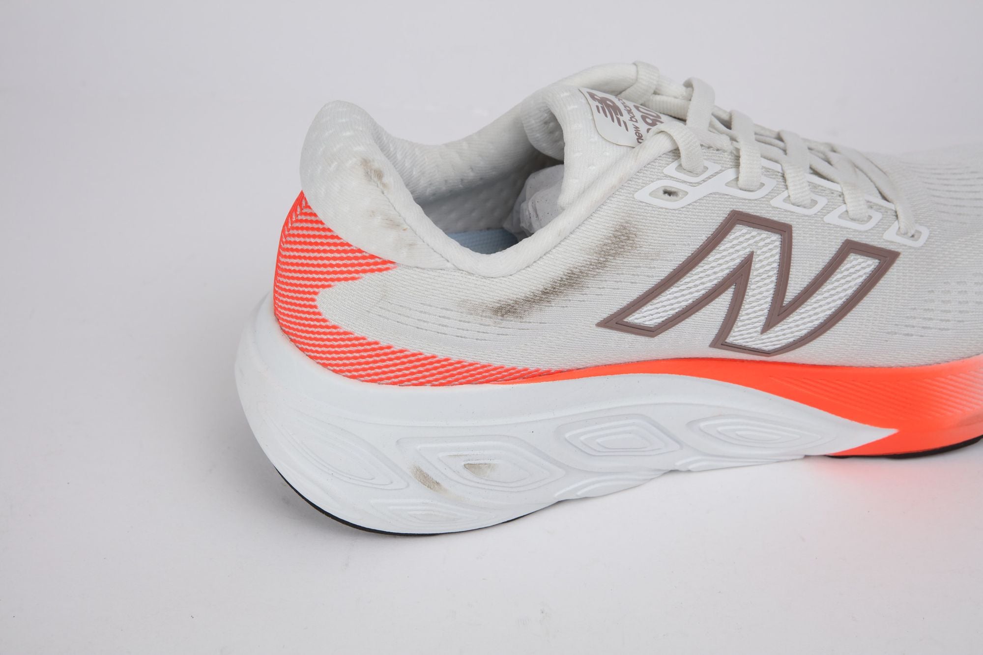 Chaussures Running New Balance Fresh Foam X 880 v15 Blanc/Rouge Femme T.40 - Produit Reconditionné