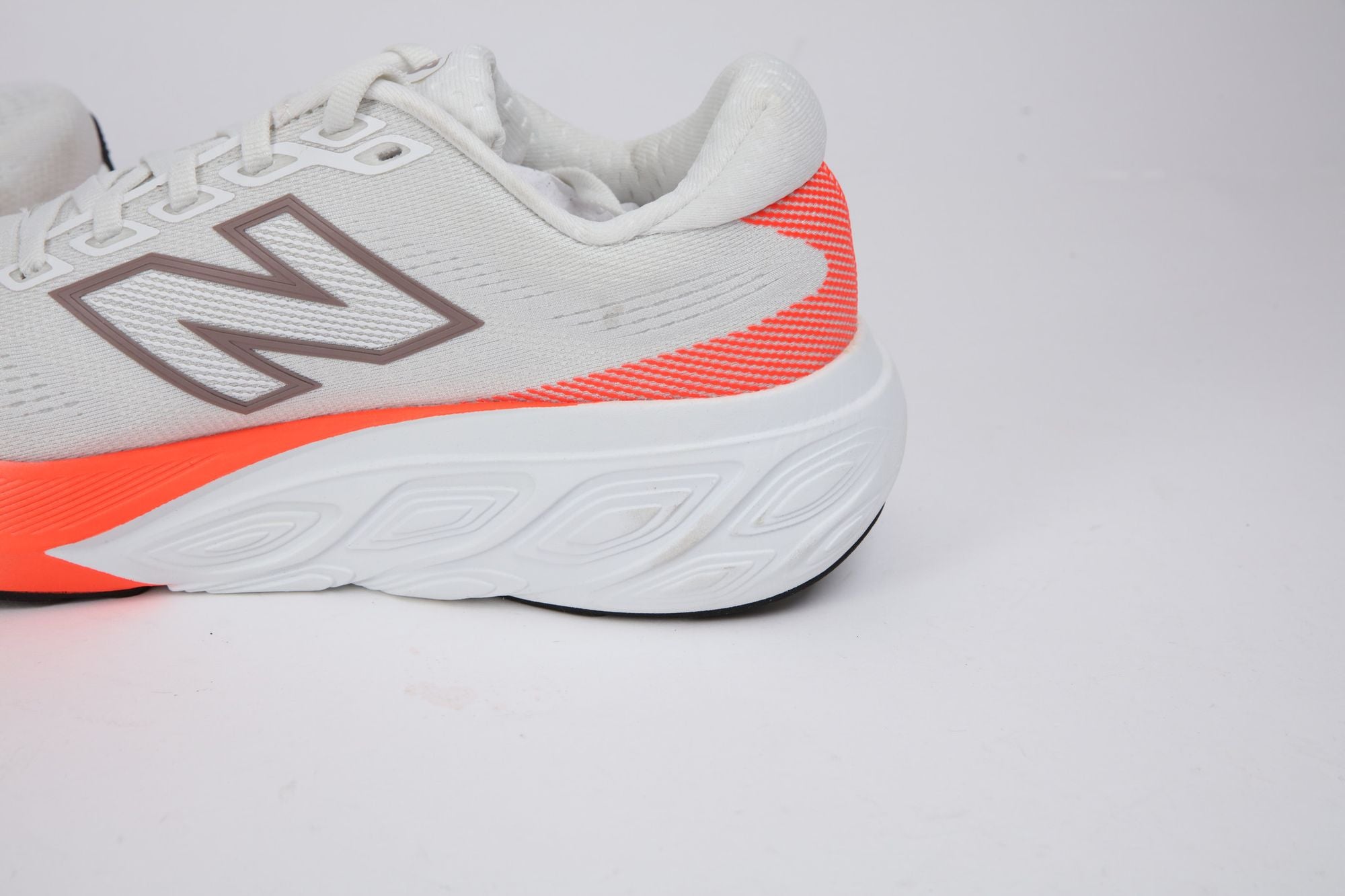 Chaussures Running New Balance Fresh Foam X 880 v15 Blanc/Rouge Femme T.40 - Produit Reconditionné