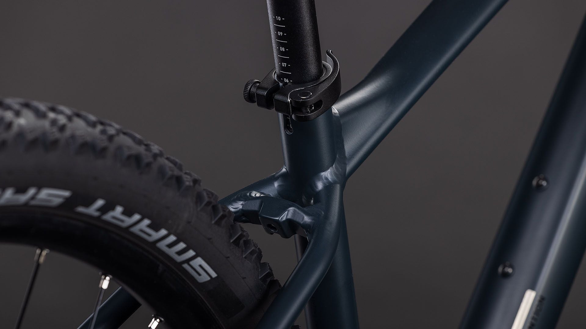 VTT Semi-Rigide Cube Attention Pro Shimano 12V 29'' Noir Bleu Night 2026