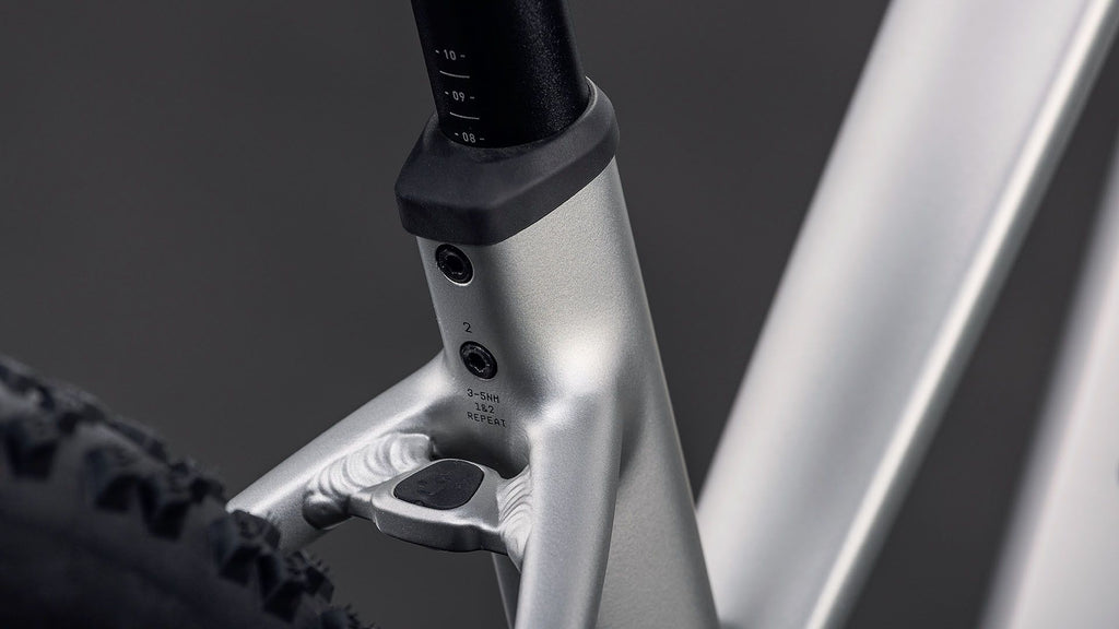 VTT Électrique Semi-Rigide Cube Reaction Hybrid One 600 Trapeze Shimano 10V 600 Wh Bosch 120 Nm 29'' Gris Sleek 2026