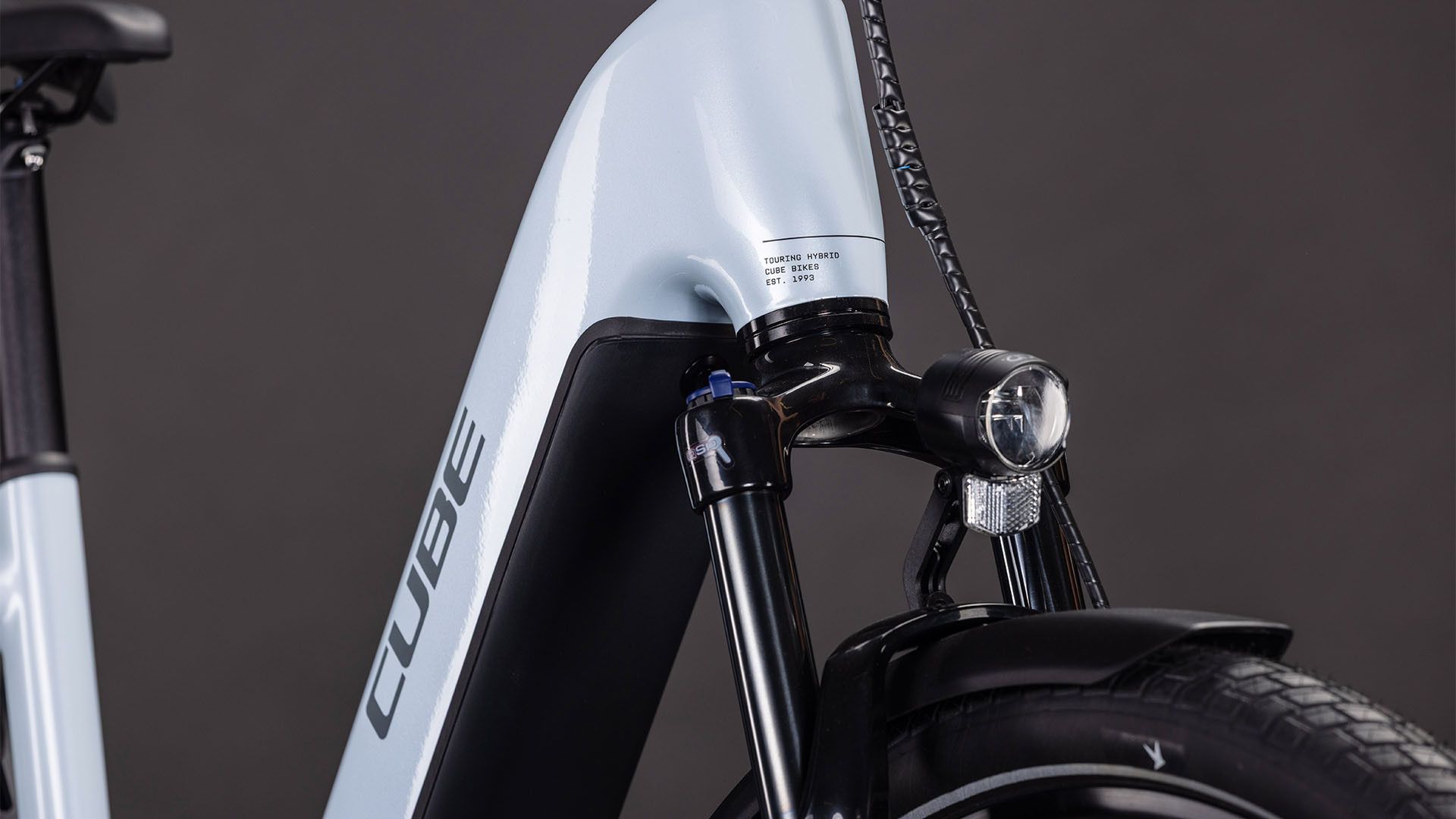 VTC Électrique Cube Touring Hybrid One 600 Easy Entry Shimano Cues 9V 600 Wh 700 mm Bleu Glacier 2026