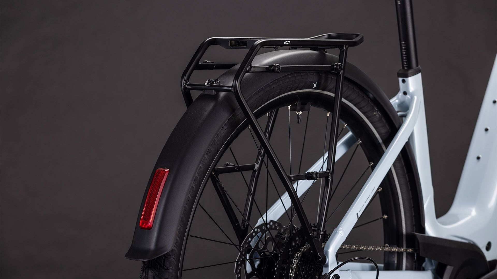 VTC Électrique Cube Touring Hybrid One 600 Easy Entry Shimano Cues 9V 600 Wh 700 mm Bleu Glacier 2026