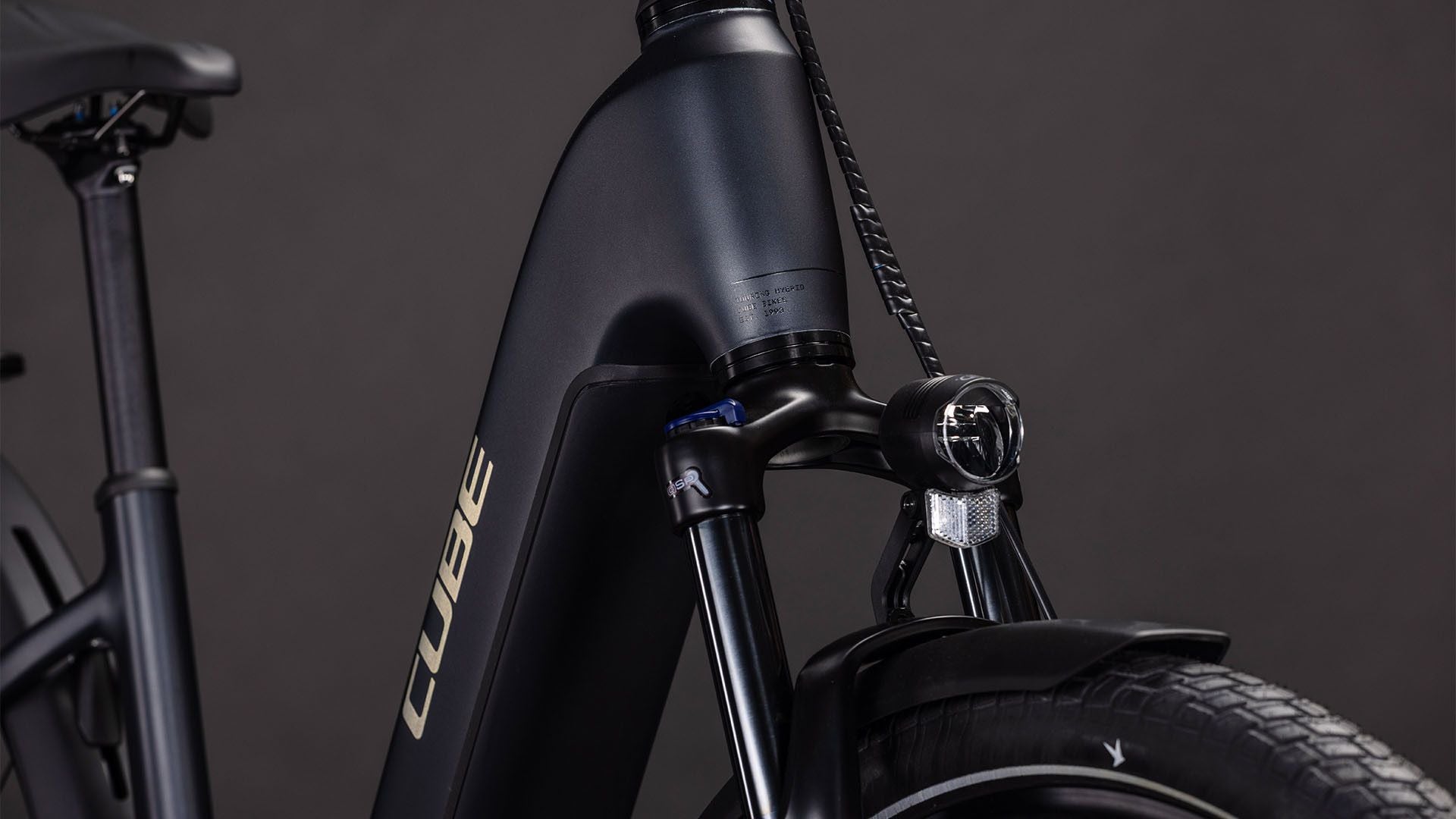 VTC Électrique Cube Touring Hybrid One 600 Easy Entry Shimano Cues 9V 600 Wh 700 mm Noir Coal 2026