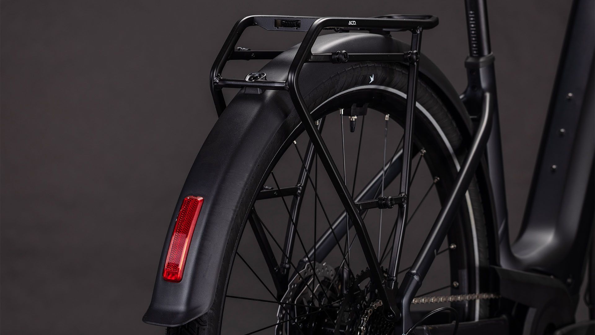 VTC Électrique Cube Touring Hybrid One 600 Easy Entry Shimano Cues 9V 600 Wh 700 mm Noir Coal 2026