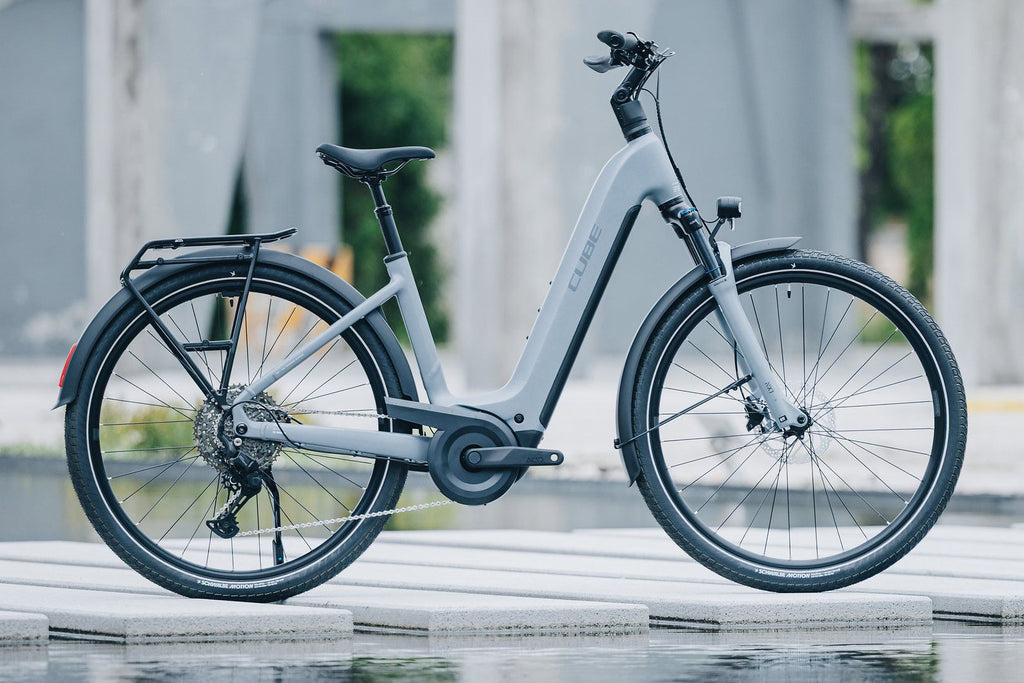 VTC Électrique Cube Touring Hybrid Pro 800 Easy Entry Shimano Cues 11V 800 Wh 700 mm Gris Pearl 2026