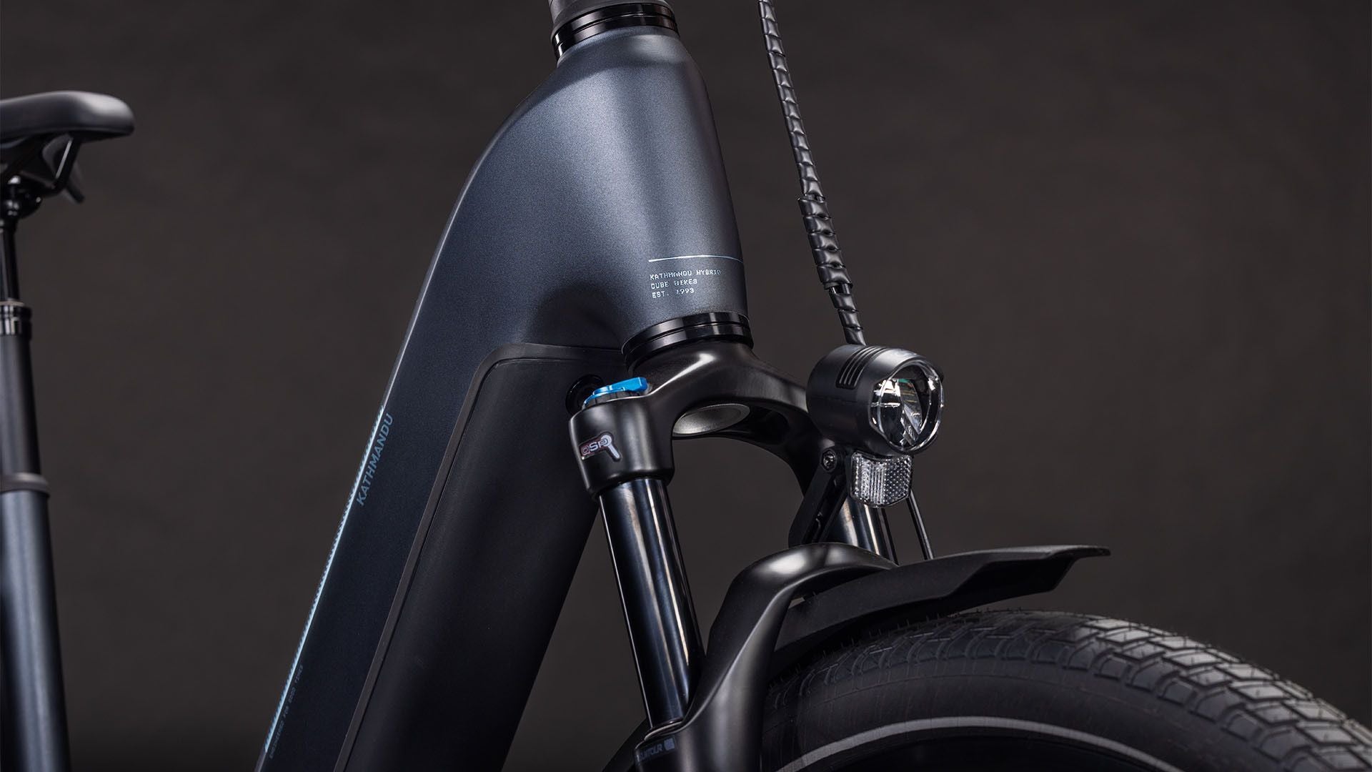 VTC Électrique Cube Kathmandu Hybrid One 800 Easy Entry Shimano Cues 10V 800 Wh 700 mm Gris Metallic 2026