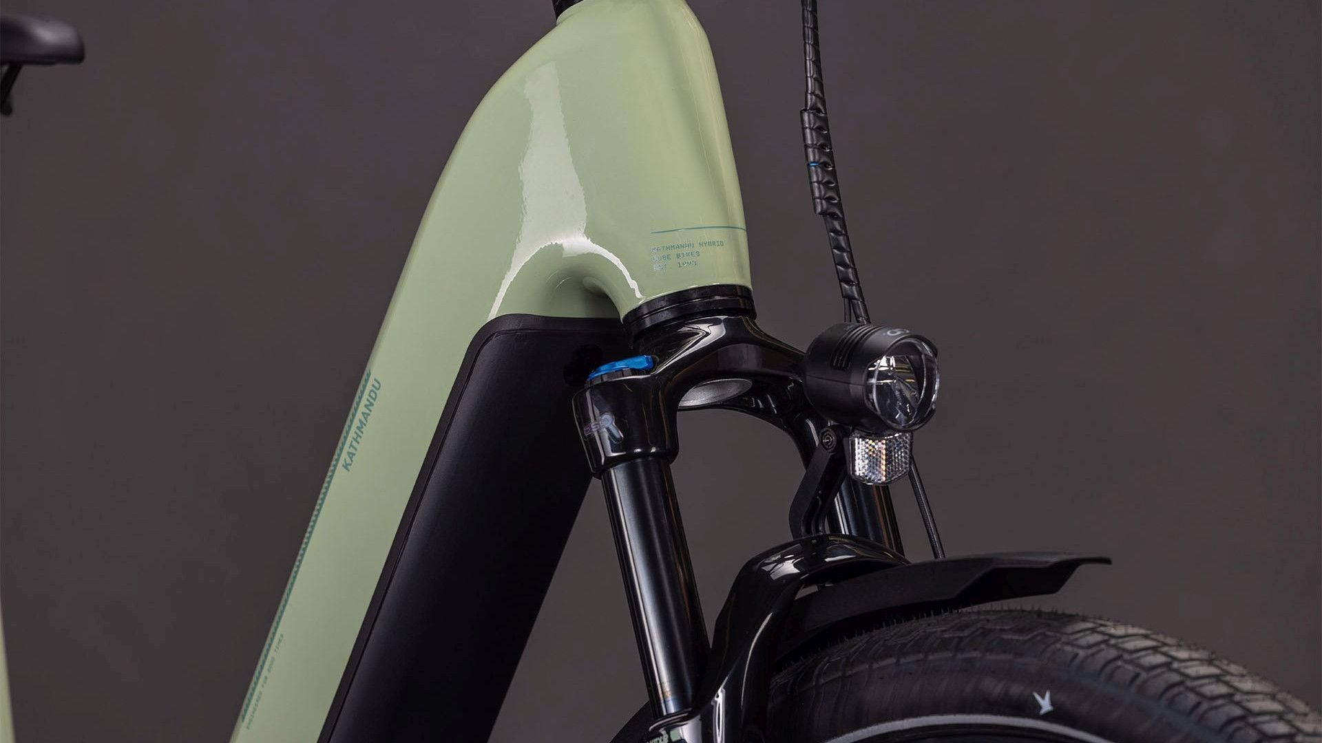 VTC Électrique Cube Kathmandu Hybrid One 800 Easy Entry Shimano Cues 10V 800 Wh 700 mm Vert Pea 2026