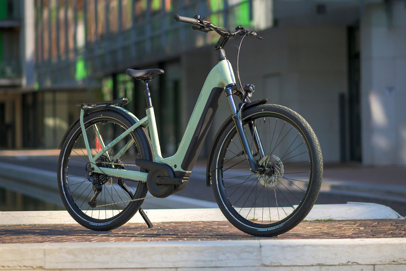 VTC Électrique Cube Kathmandu Hybrid One 800 Easy Entry Shimano Cues 10V 800 Wh 700 mm Vert Pea 2026