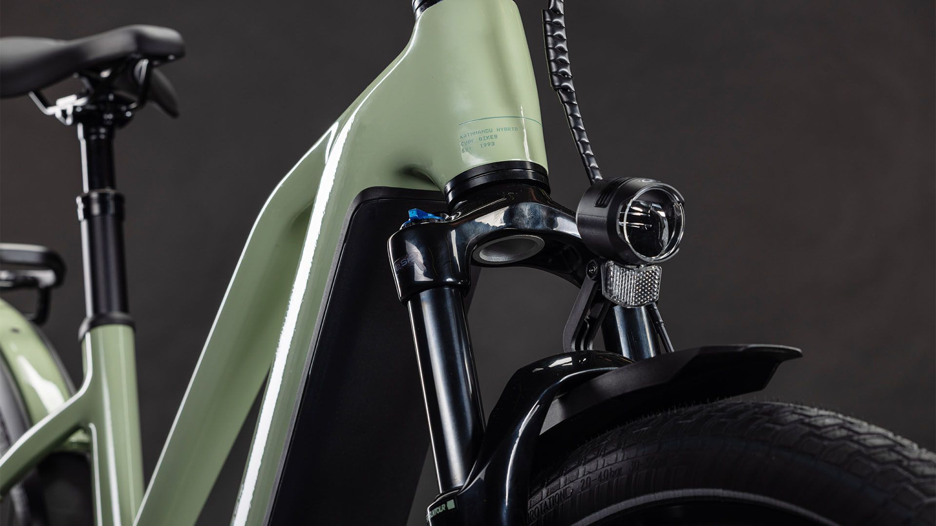 VTC Électrique Cube Kathmandu Hybrid One 800 Trapeze Shimano Cues 10V 800 Wh 700 mm Vert Pea 2026