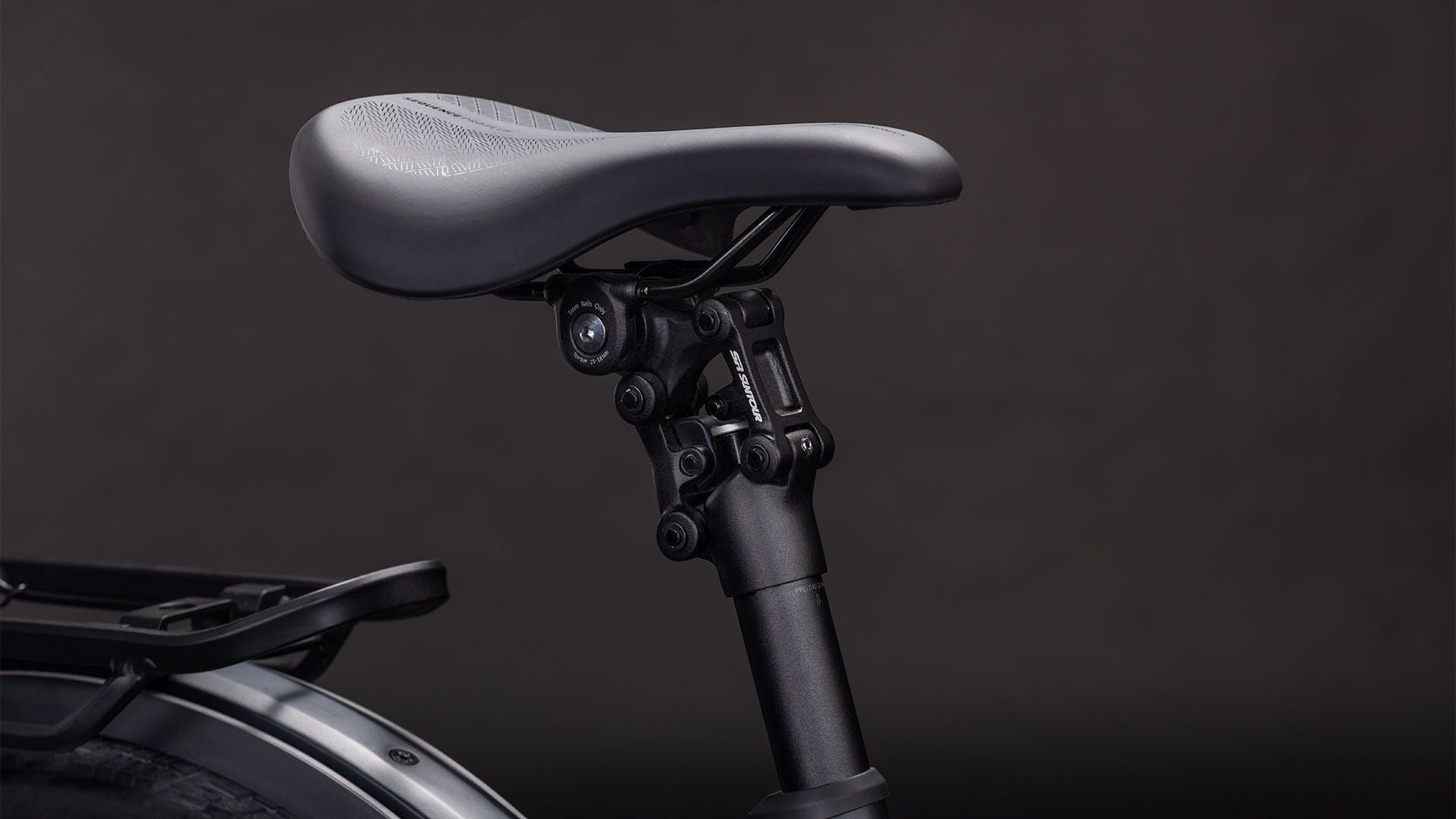 VTC Électrique Cube Kathmandu Hybrid Pro 800 Easy Entry Shimano Deore/Deore XT 12V 800 Wh 700 mm Noir Coal 2026