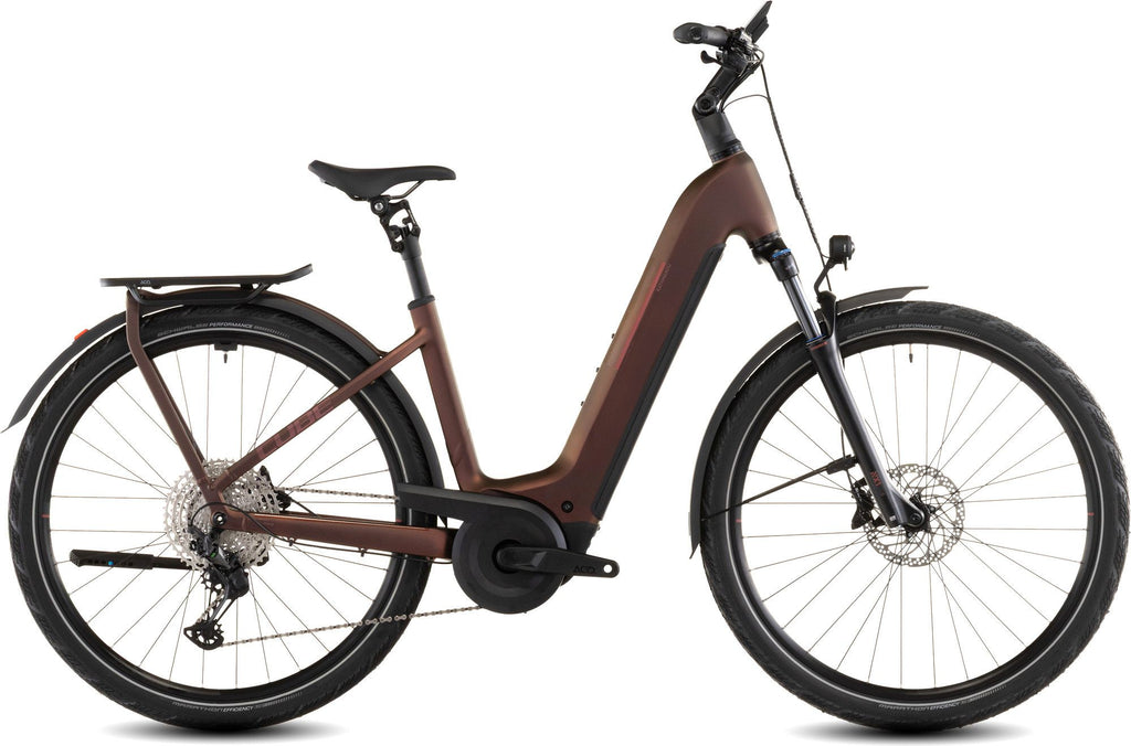 VTC Électrique Cube Kathmandu Hybrid Pro 800 Easy Entry Shimano Deore/Deore XT 12V 800 Wh 700 mm Rouge Orange Sun Glow 2026