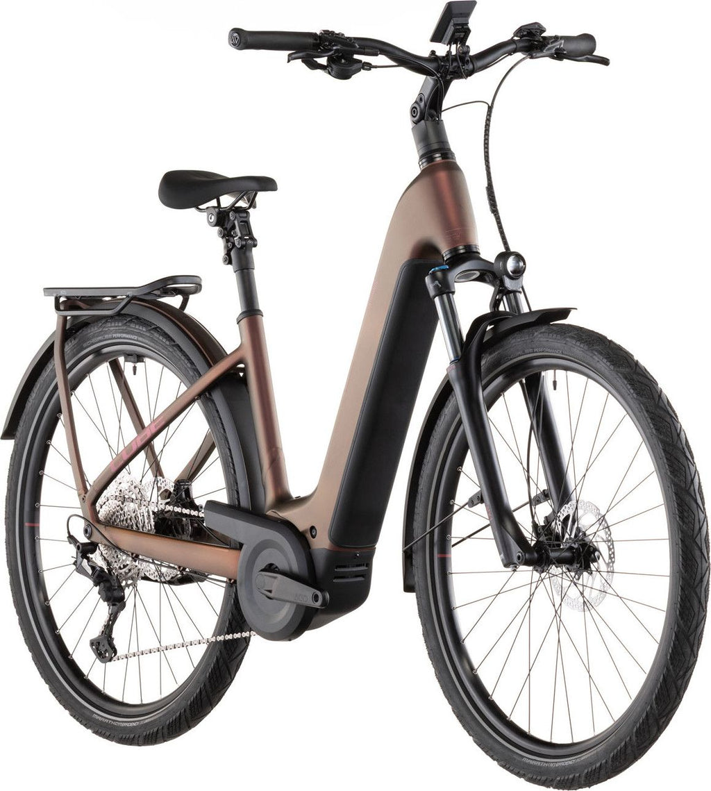 VTC Électrique Cube Kathmandu Hybrid Pro 800 Easy Entry Shimano Deore/Deore XT 12V 800 Wh 700 mm Rouge Orange Sun Glow 2026