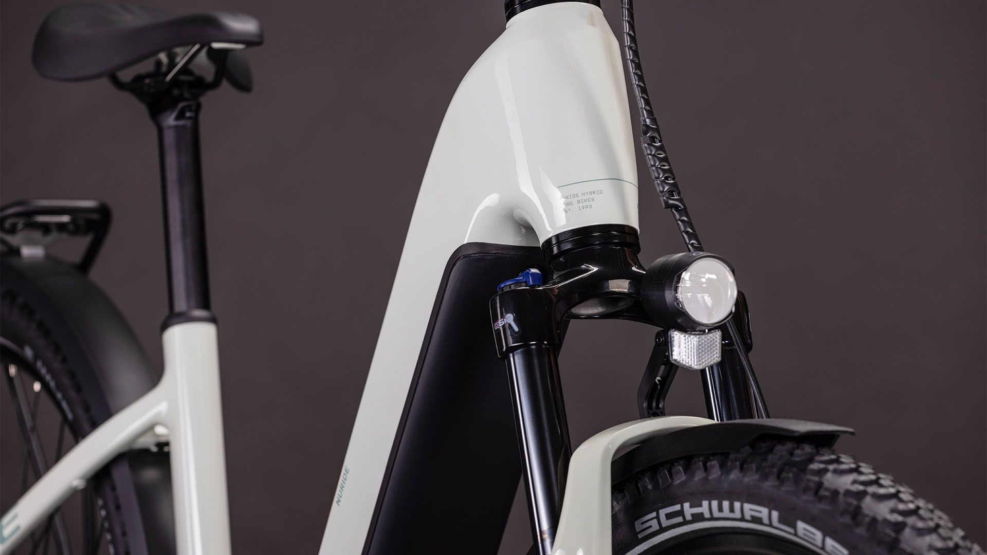 VTC Électrique Cube Nuride Hybrid Performance 600 Easy Entry Shimano Cues 10V 600 Wh 29'' Beige Desert Stone Vert 2026