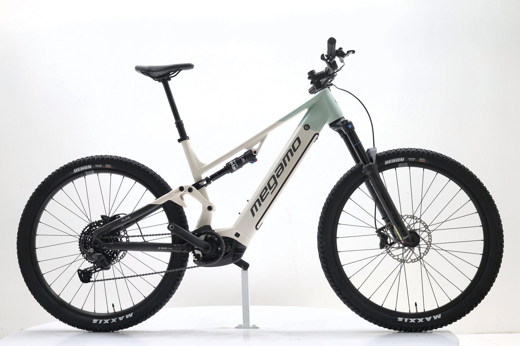 Produit Reconditionné · VTT électrique MEGAMO Flame AL 20+ Beige et Vert 800Wh 2025 · Très bon état