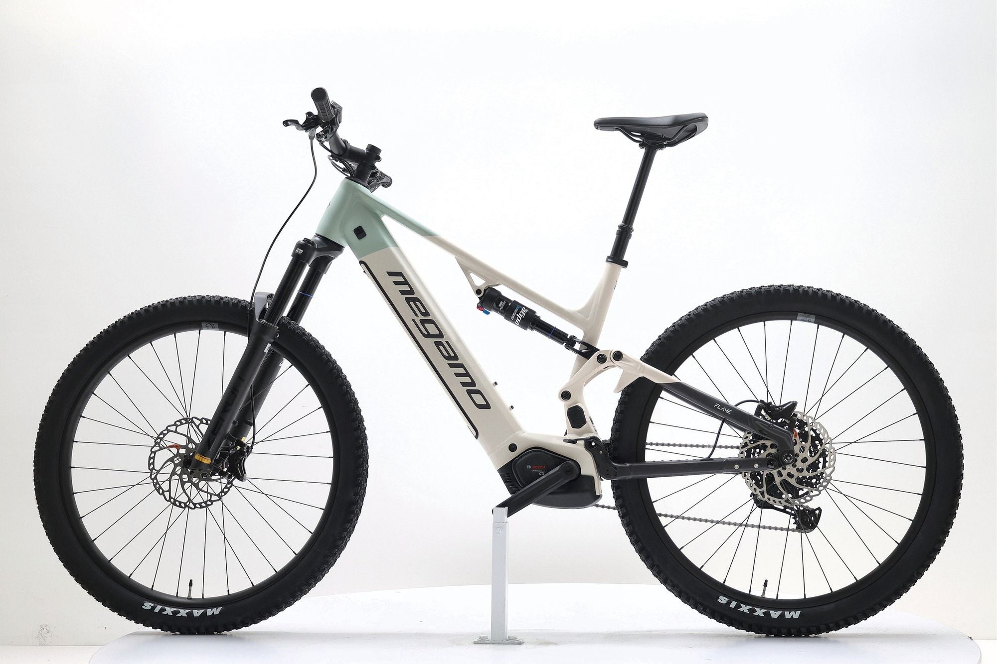 Produit Reconditionné · VTT électrique MEGAMO Flame AL 20+ Beige et Vert 800Wh 2025 · Très bon état