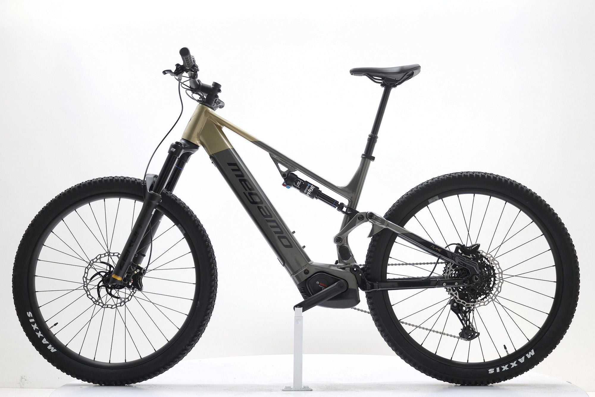 Produit Reconditionné · VTT électrique MEGAMO Flame AL 20+ 800Wh 2025 · Très bon état