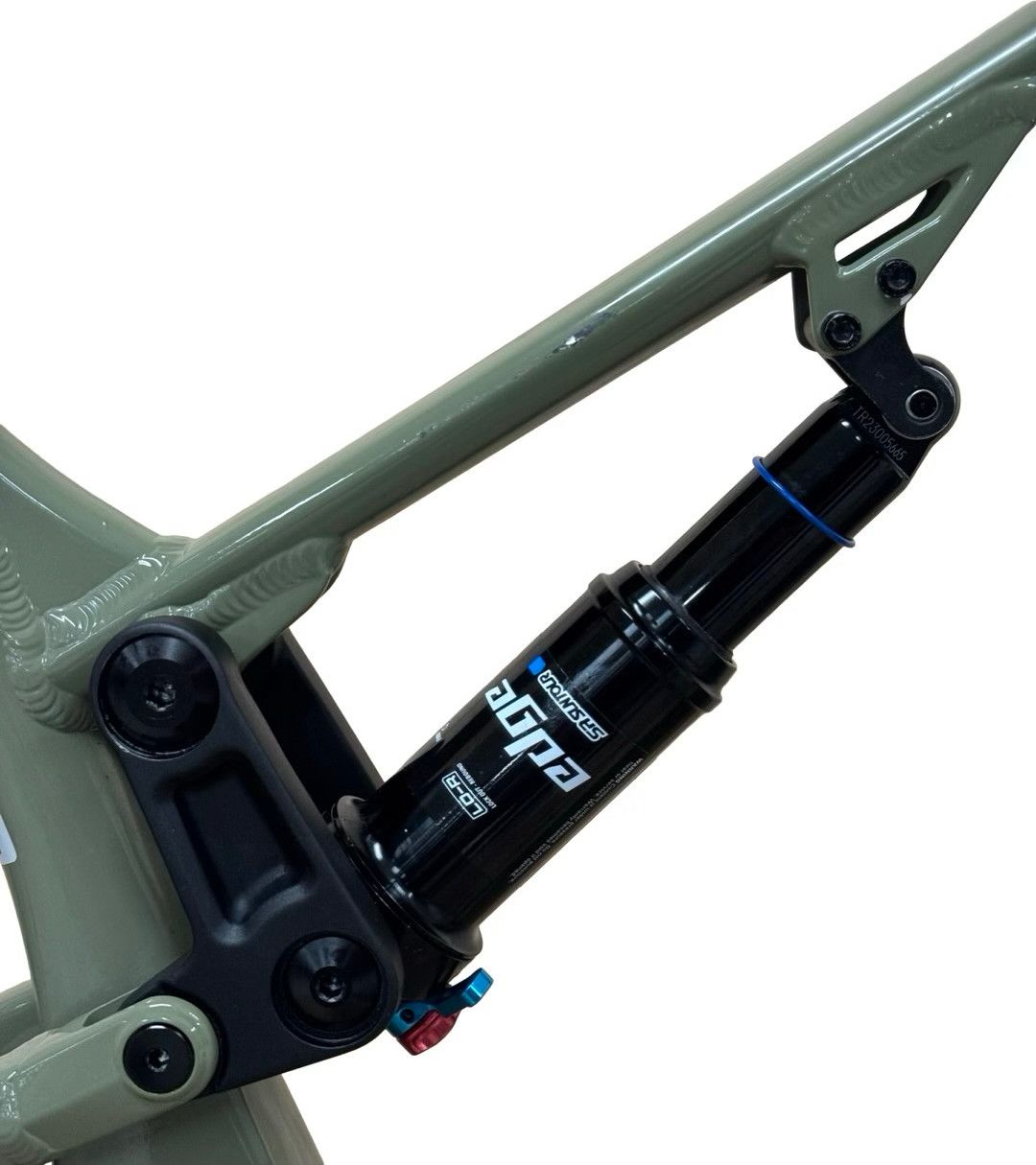 produit reconditionné . Advanced Trekking Pro FS Shimano XT 2024 . Vélo électrique . Advanced . très bon état