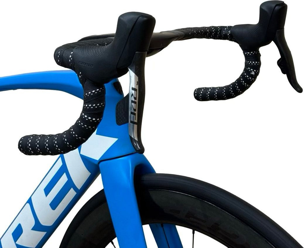 produit reconditionné . Trek Madone SLR 9 Disc eTap P1 Sram Red AXS 2020 . Trek . très bon état