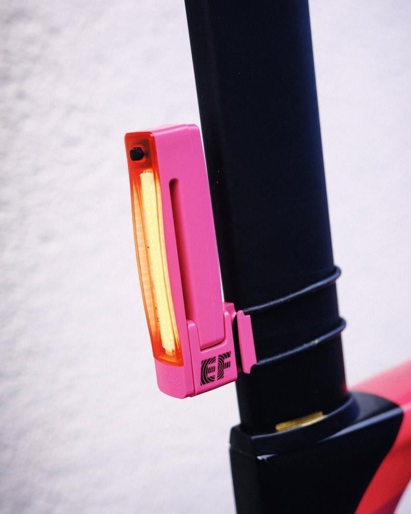 Paire d'Éclairages Knog x EF Blinder 900 Front Light & Plus Rear Bike Light Rose