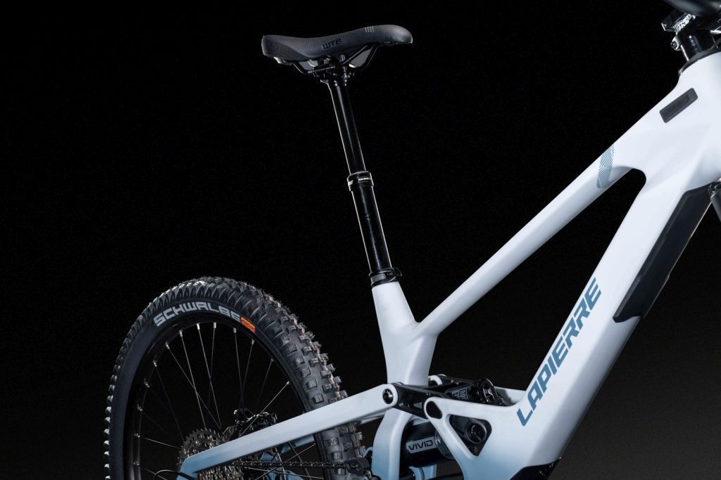 VTT Tout Suspendu Lapierre Spicy CF 6.9 Shimano 12V (29/27.5") Blanc/Bleu Mat 2025