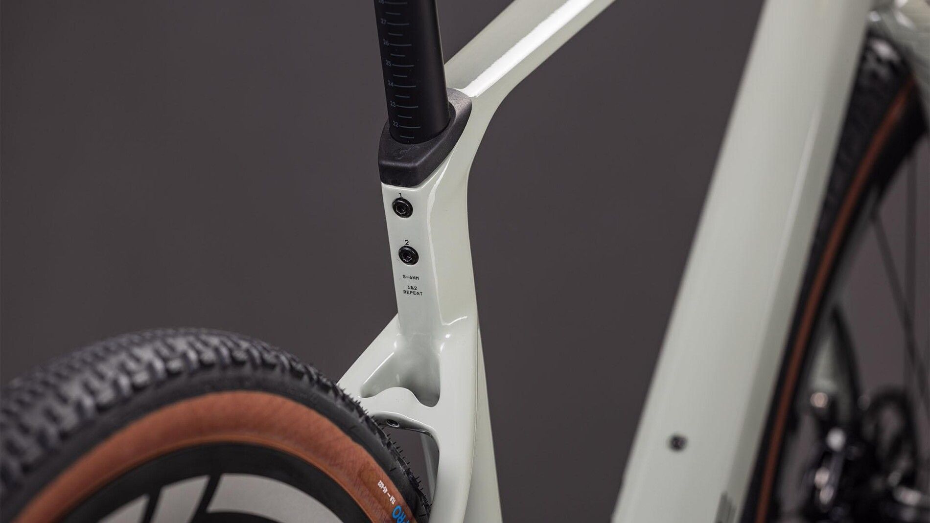 Vélo Cube Nuroad C:62 SLX reedbeige chrome 2026