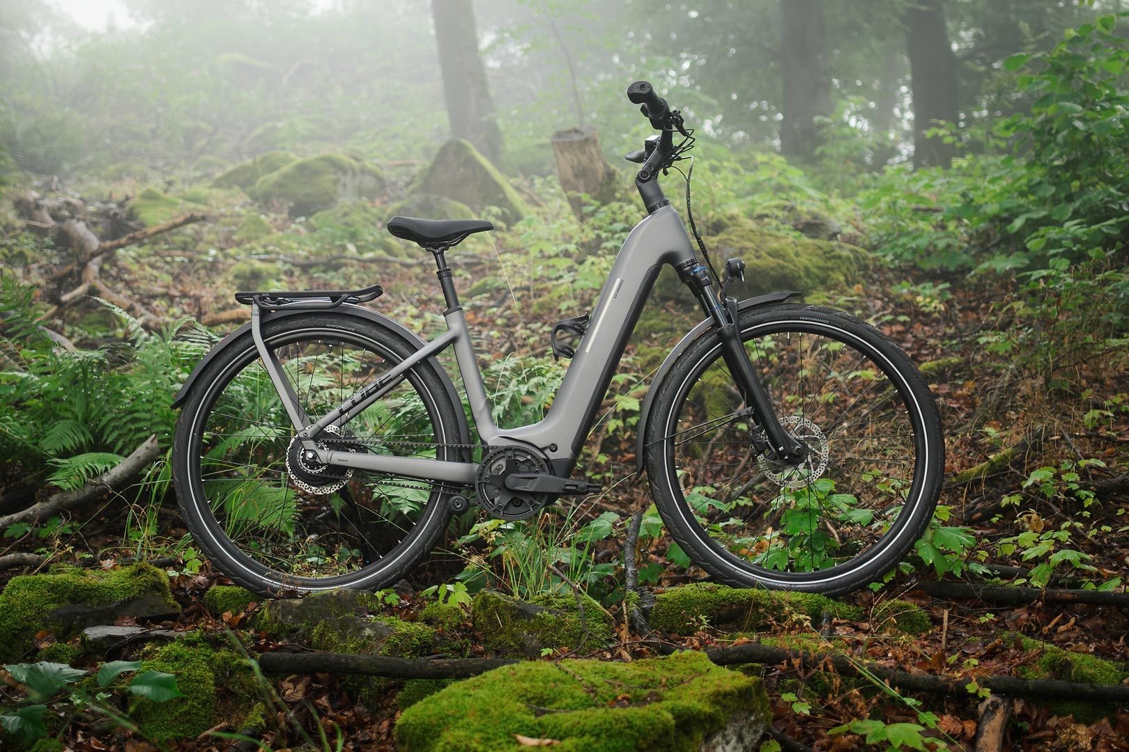VTC Électrique Cube Kathmandu Hybrid Comfort Pro 800 Easy Entry Enviolo Trekking Courroie 800 Wh 700 mm Gris Slab 2026