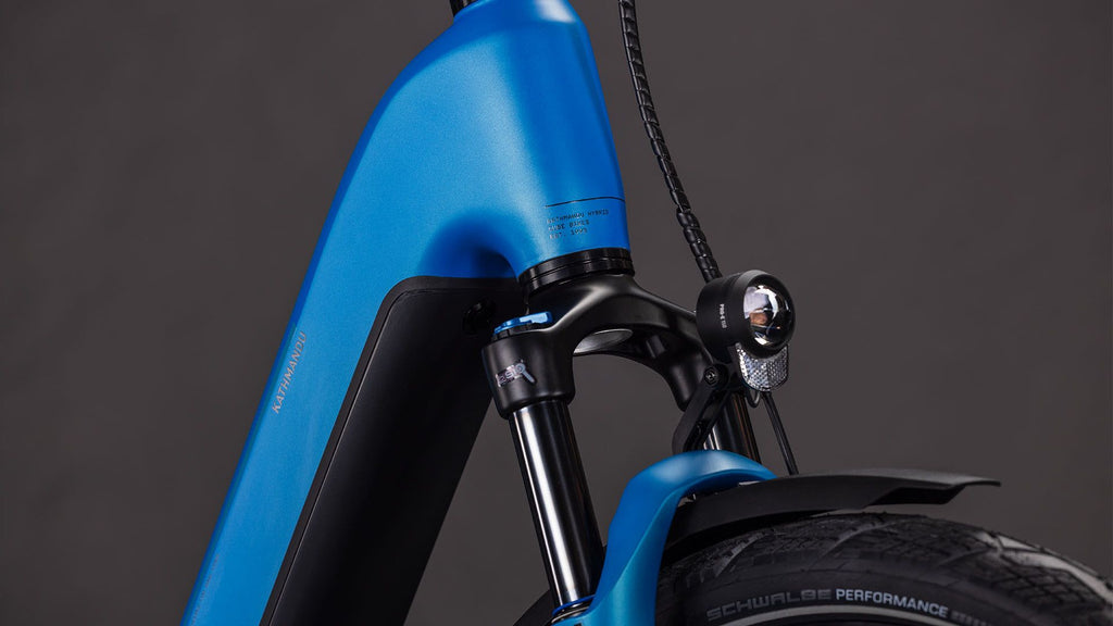 VTC Électrique Cube Kathmandu Hybrid Comfort Pro 800 Easy Entry Enviolo Trekking Courroie 800 Wh 700 mm Bleu Azure 2026