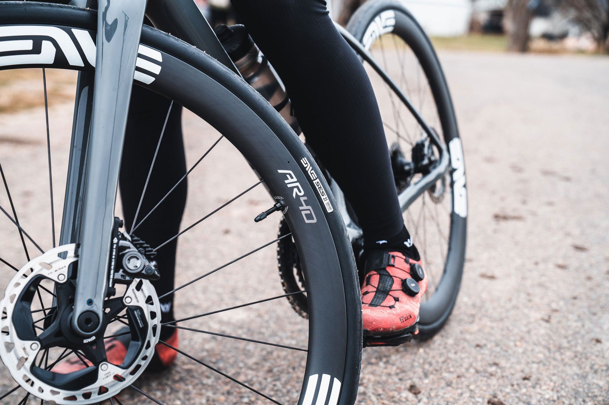 Roue Avant Enve AR40 700 mm | 12x100 mm | Center Lock | Stickers Blancs
