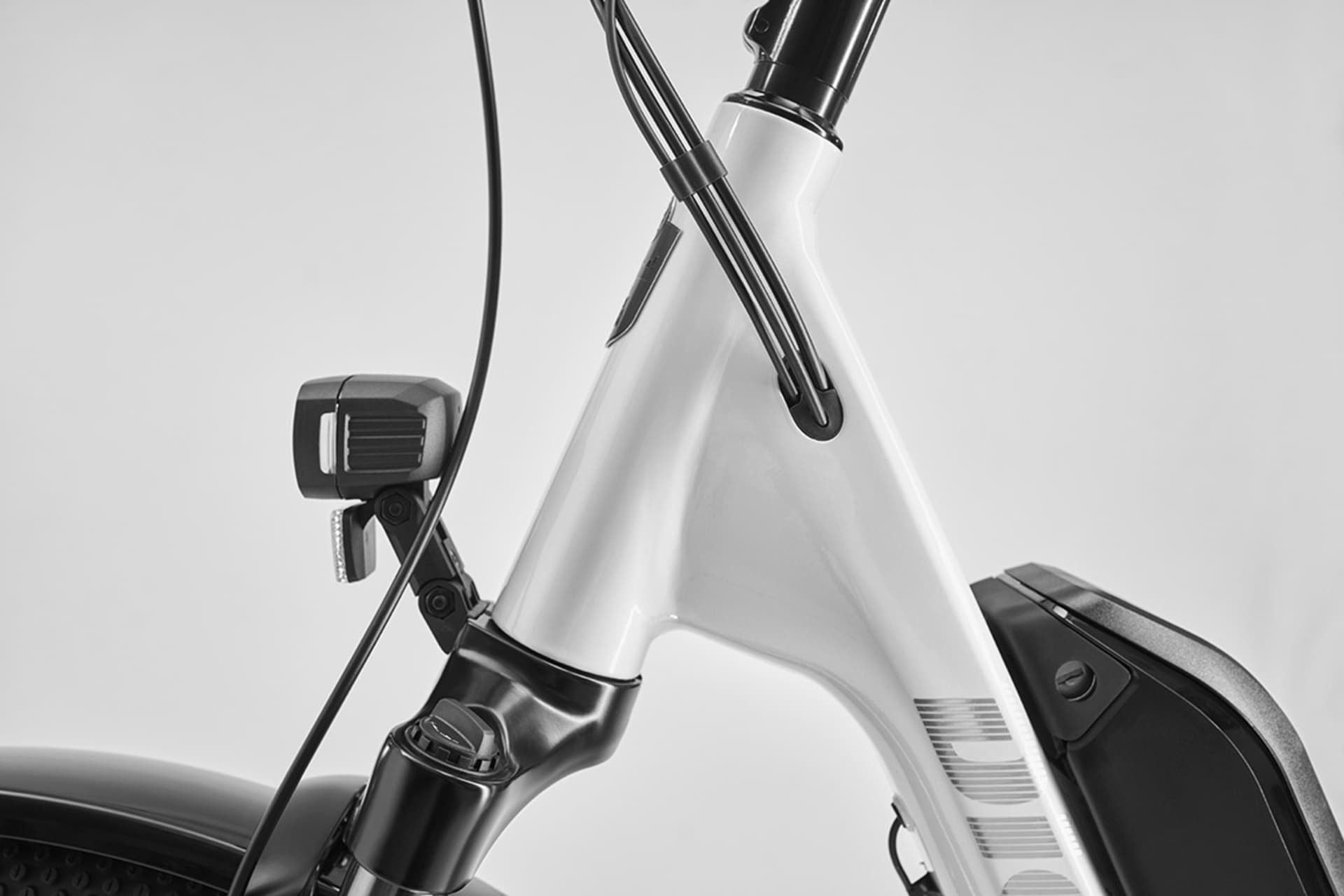 VTC Électrique Diamant Zing Trip Core Bas Shimano Cues 9V 27.5'' 545Wh Blanc 2026