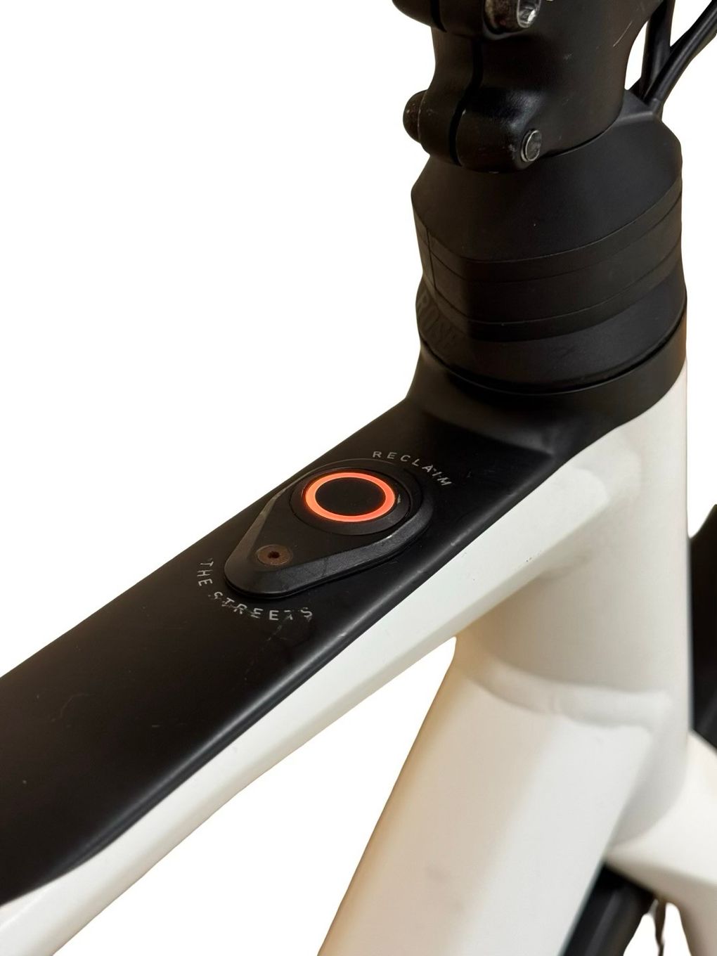 produit reconditionné . Rose Sneak Plus EQ Mahle 2023 . Vélo électrique . Rose . très bon état