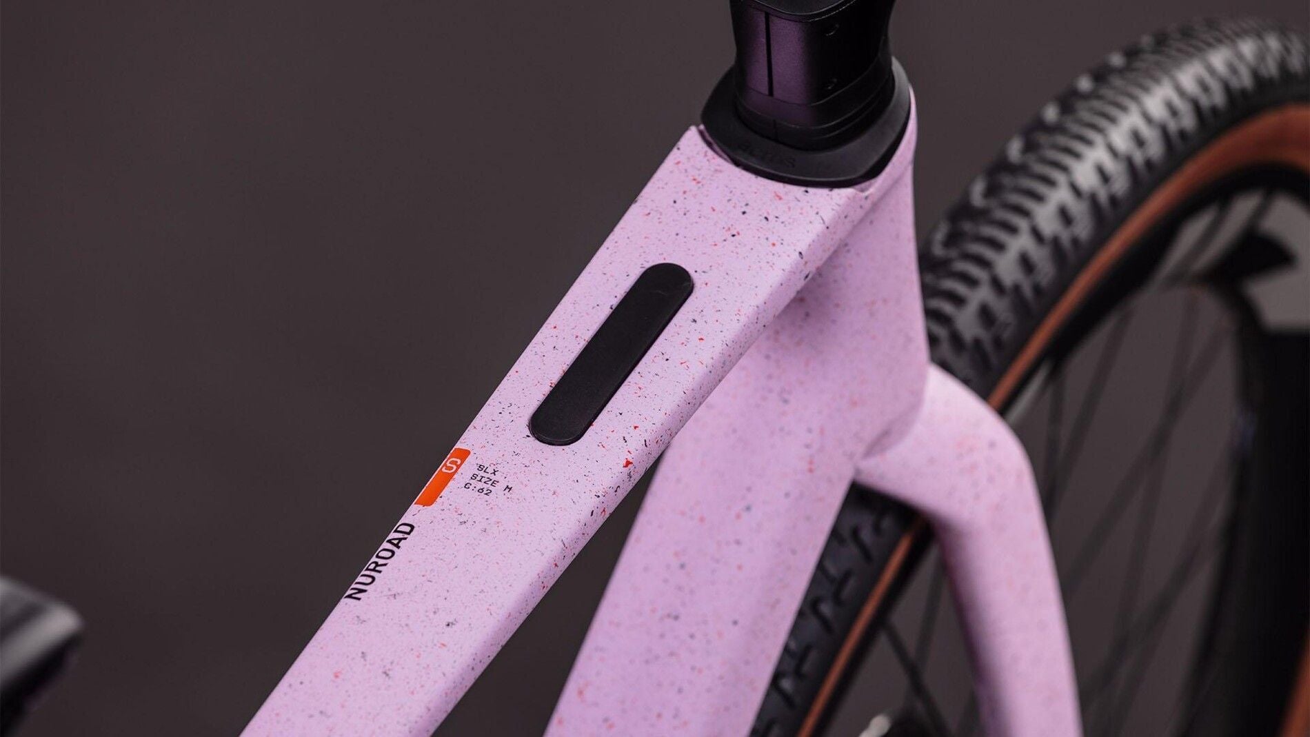 Vélo gravel Cube Nuroad C:62 SLX rhodonite orange