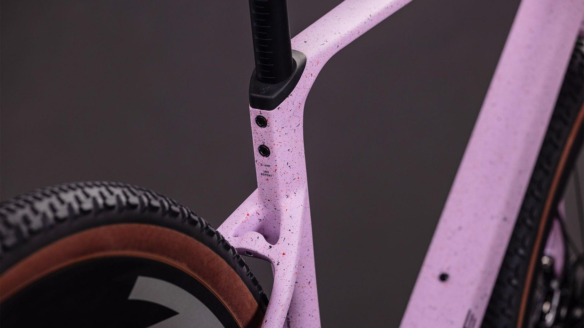 Vélo gravel Cube Nuroad C:62 SLX rhodonite orange