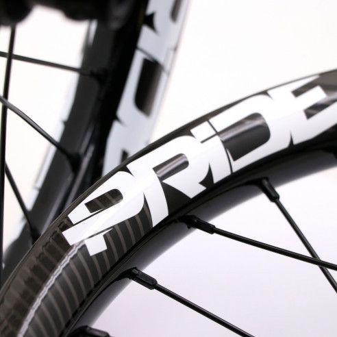 Paire de Roues Pride Racing Gravity Control V2 20" (406) | 20x100 - 15x110 mm | 6 Trous | Noir/Blanc Brillant