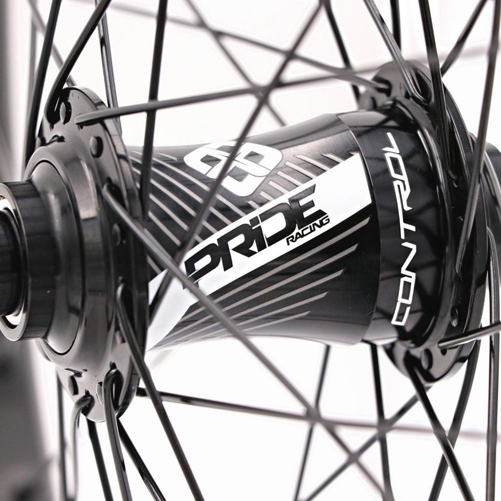 Paire de Roues Pride Racing Gravity Control V2 20" (406) | 20x100 - 15x110 mm | 6 Trous | Noir/Blanc Brillant