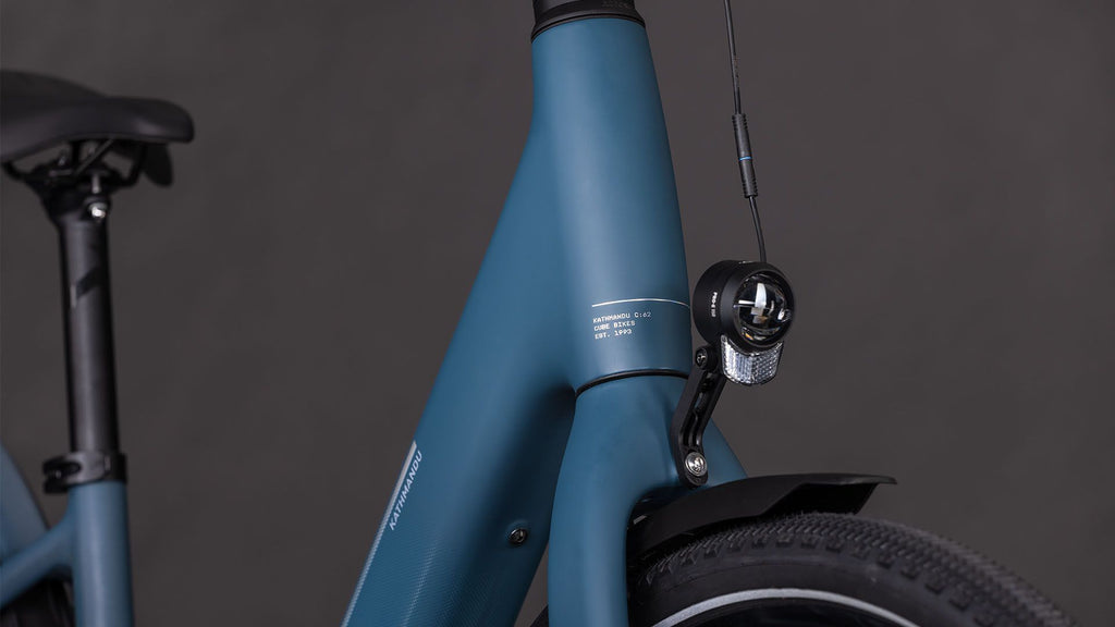 VTC Électrique Cube Kathmandu Hybrid C:62 Pro 400X Easy Entry Shimano Cues 11V 400 Wh 700 mm Bleu Spectral 2026