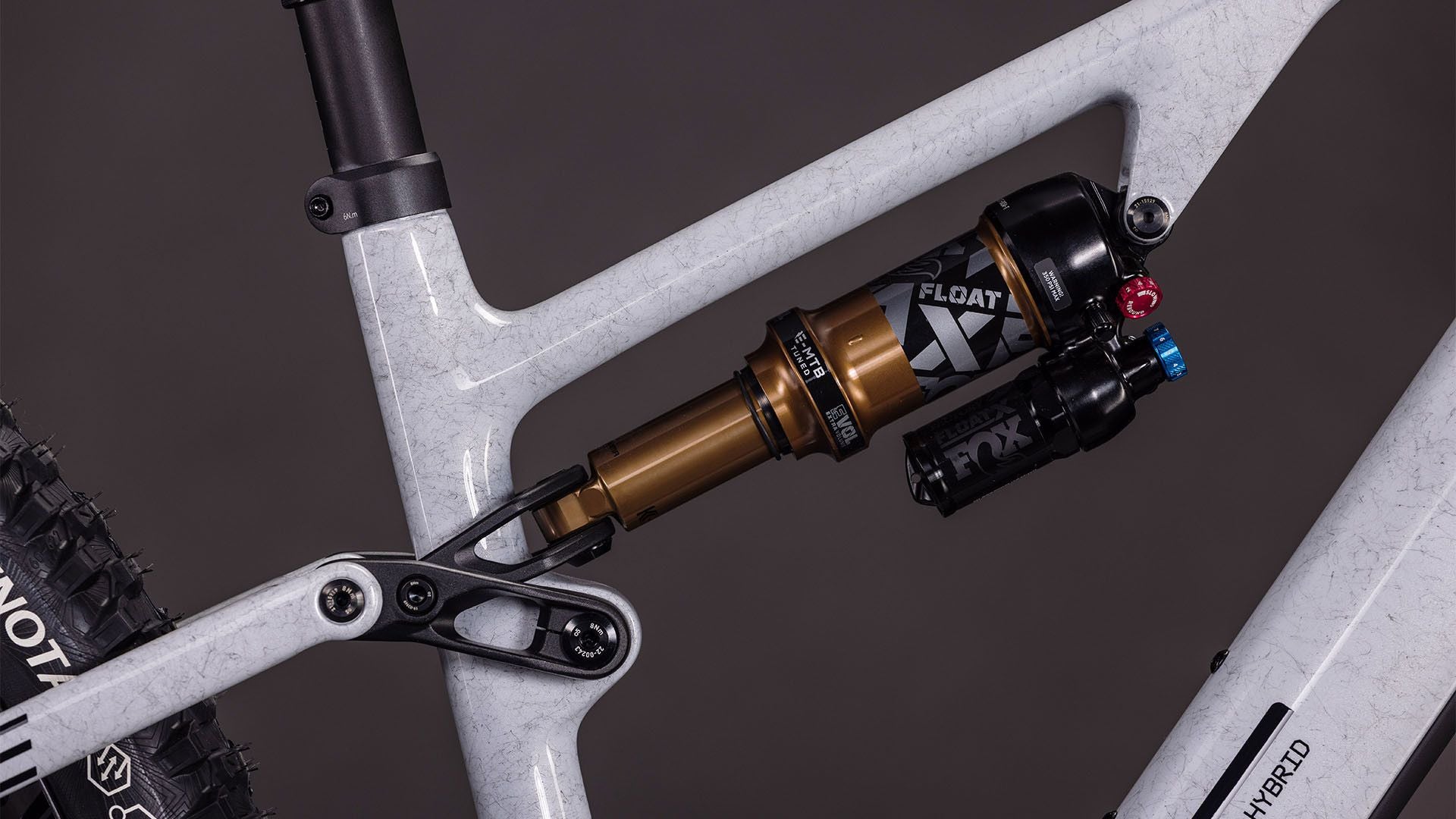 VTT Électrique Tout-Suspendu Cube AMS Hybrid One44 C:68X Super TM 400X Sram 12V 400 Wh Bosch 60 Nm 29'' Gris Fog Fibre 2026