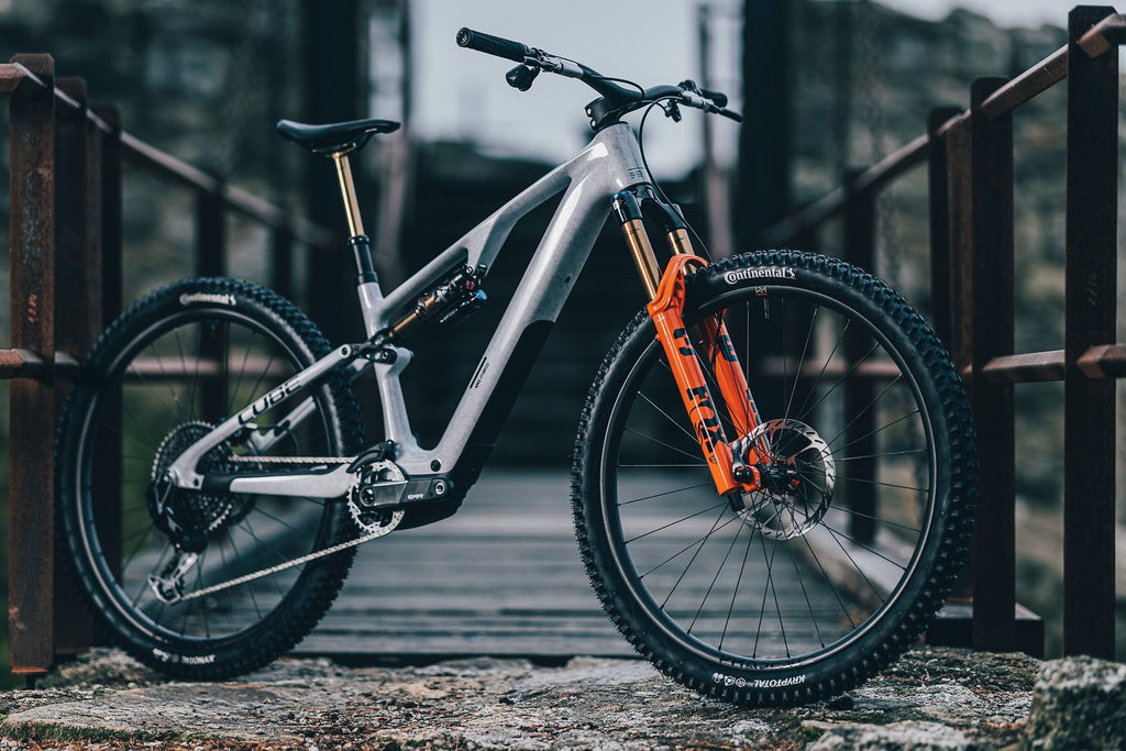 VTT Électrique Tout-Suspendu Cube AMS Hybrid One44 C:68X Super TM 400X Sram 12V 400 Wh Bosch 60 Nm 29'' Gris Fog Fibre 2026