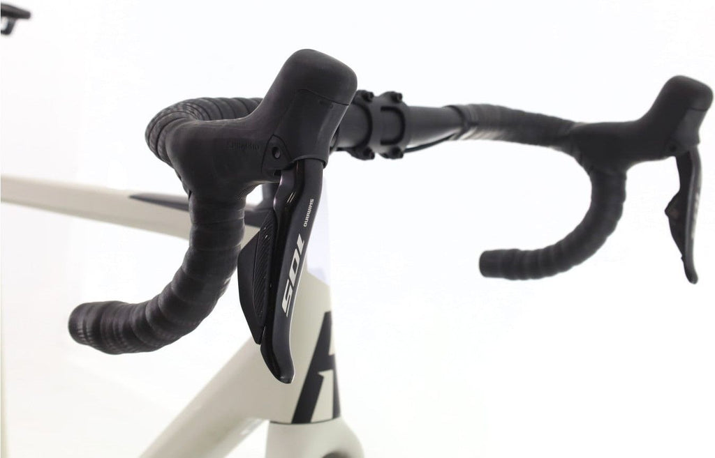 Produit reconditionné · Rose Reveal 04 Di2 12V · Blanc / Vélo de route | Très bon état