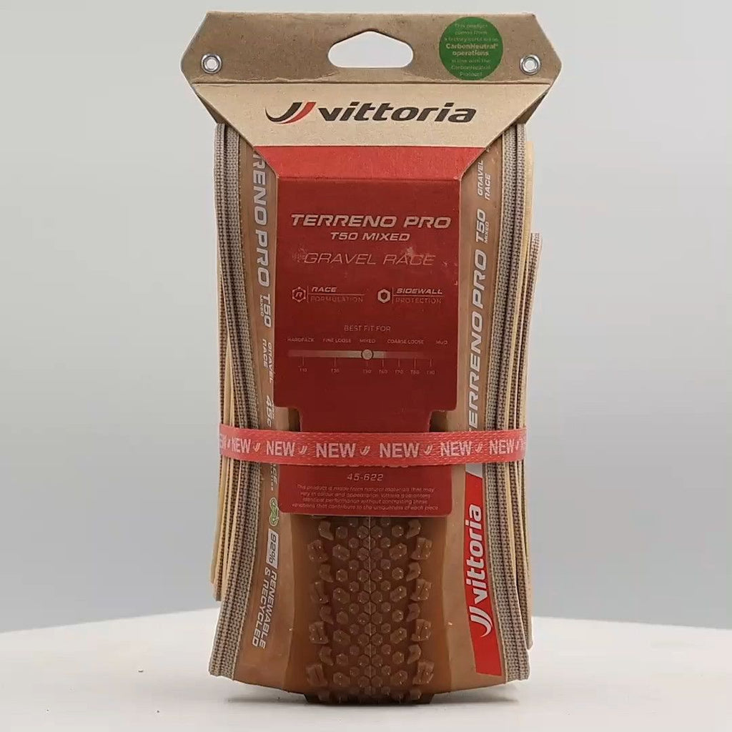 Pneu Gravel Vittoria Terreno Pro T50 Mixed Gravel Race 700 mm Tubeless Ready Souple Anti-Puncture Belt Race Formulation Marron Natural Flancs Beiges