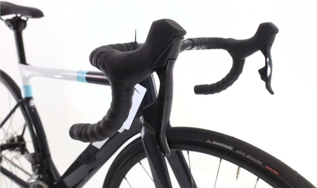 Produit reconditionné · 3T Strada Team AXS 12V · Gris / Vélo de route | Très bon état