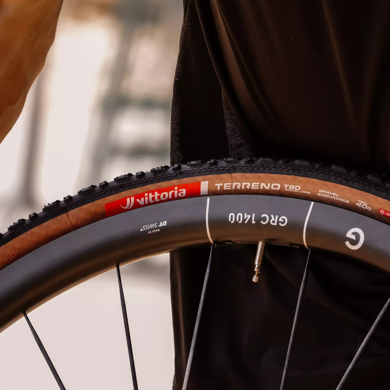 Pneu Gravel Vittoria Terreno T80 Coarse Loose Gravel Endurance 700 mm Tubeless Ready Souple Anti-Puncture Belt Endurance Formulation Graphene Flancs Marrons