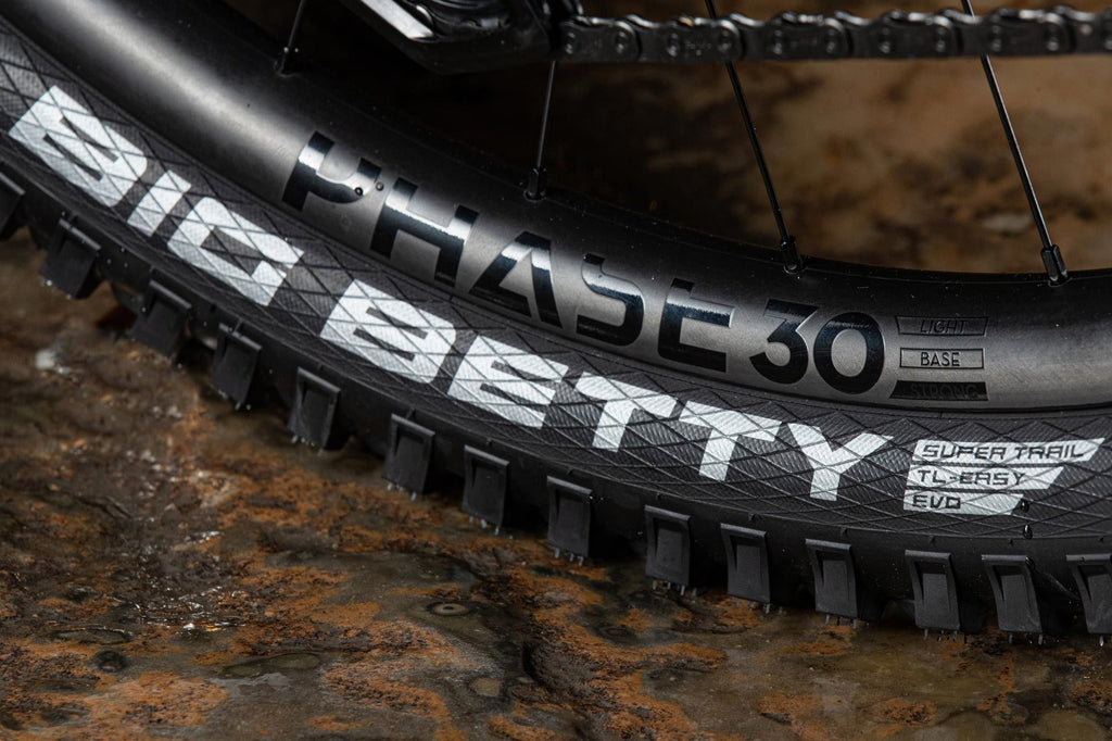 Roue Arrière Newmen Phase 30 Strong 27.5'' | Boost 12x148 mm | 6 Trous