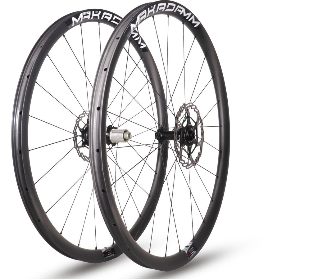 Paire de roues carbone gravel – MaKadamm gravax 31 disc premium à pneus – 1213gr la paire – centerlock – axe 12x100 | 12x142