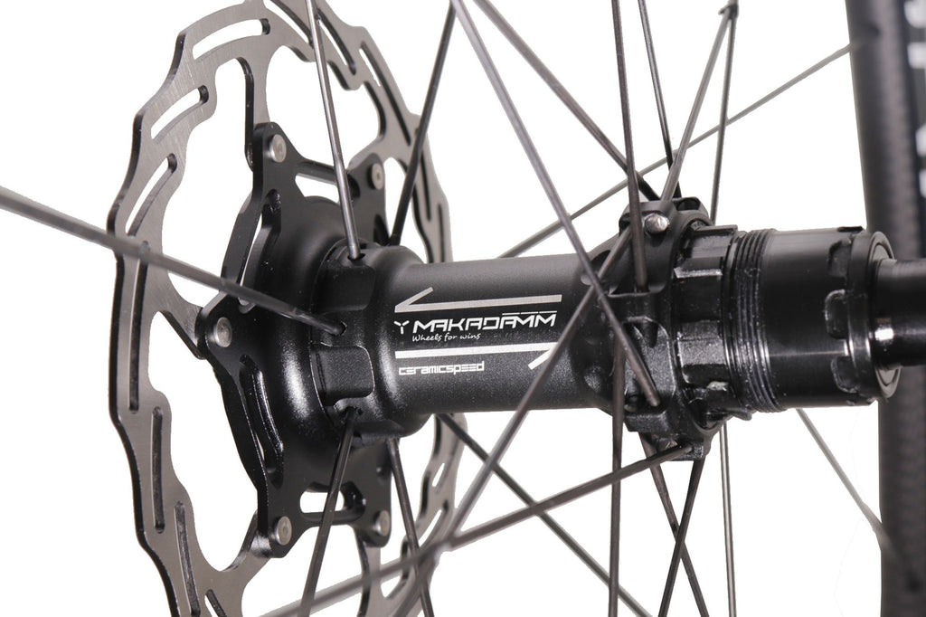 Paire de roues carbone route – MaKadamm evora 55 disc xpremium à pneus – 1345 gr la paire – centerlock – axe 12x100 | 12x142